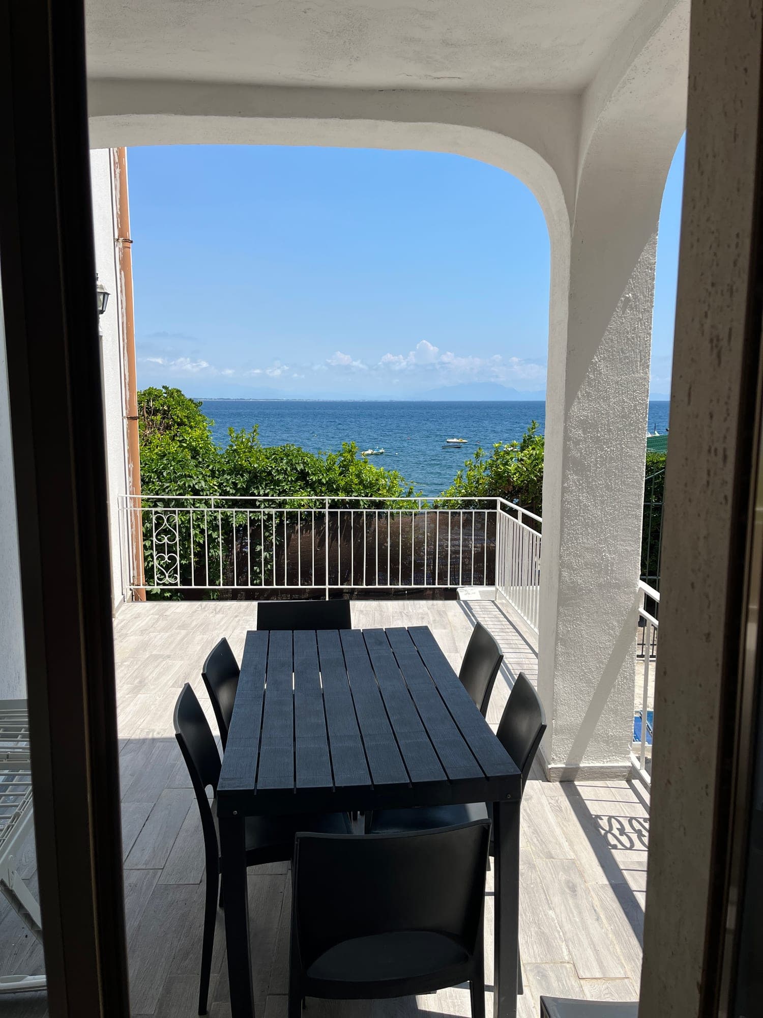 One Cove · Spacious private terrace